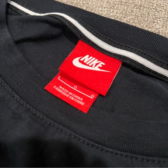 Nike 3/4 sleeve athletic shirt. In excellent condition. Size large. - Picture 2 of 4